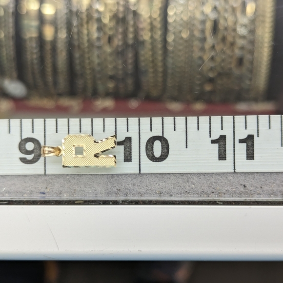 10kt Real Gold Initial R Pendant - Picture 7 of 8